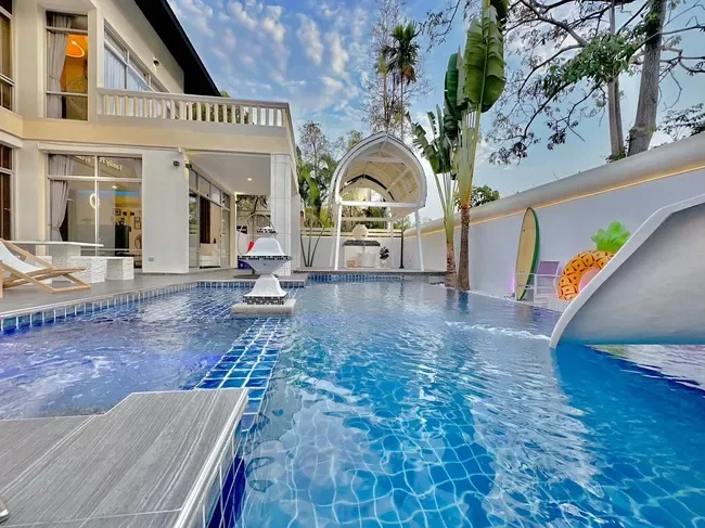 Family Pool Villa