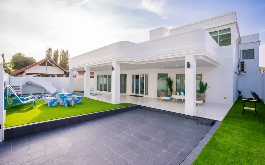 Your Beach Pool Villa Pattaya